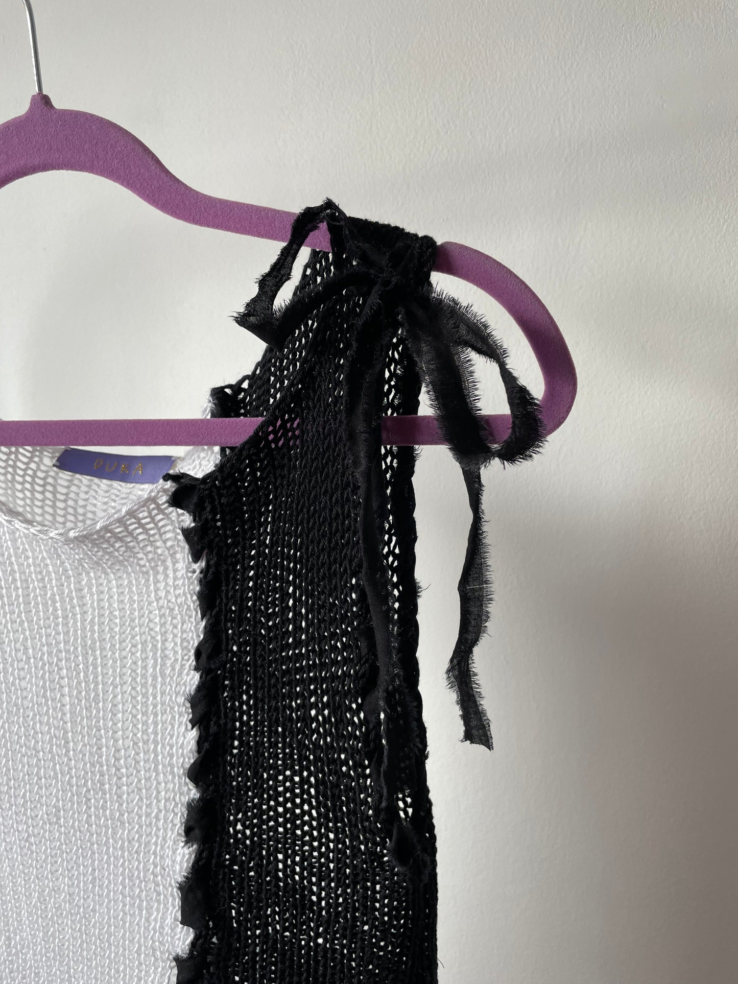 Black & white knitted top with ribbons