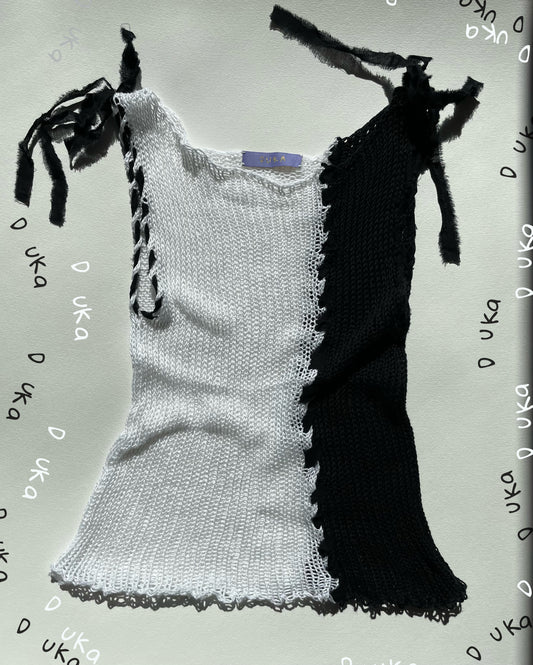 Black & white knitted top with ribbons